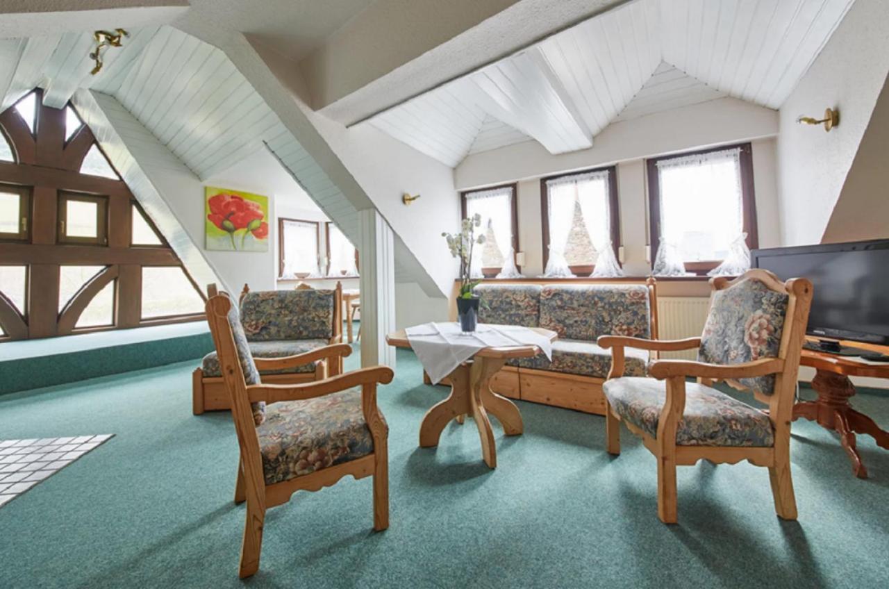Gaestehaus Zur Traube Reil Exteriör bild